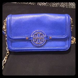 Tory Burch Logo Amanda Crossbody Bag in Royal Blue